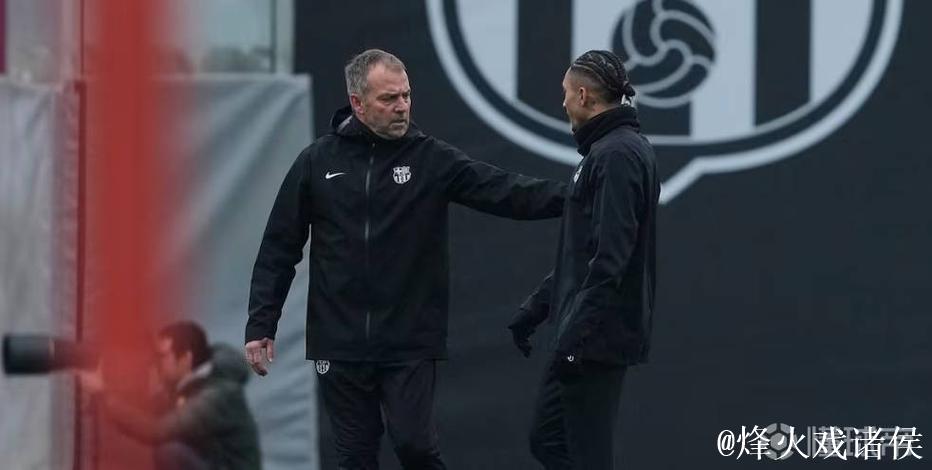 跟队:拉菲尼亚参加了训练一切正常,预计能首发 跟队:拉菲尼亚参加了训练一切正常,预计能首发