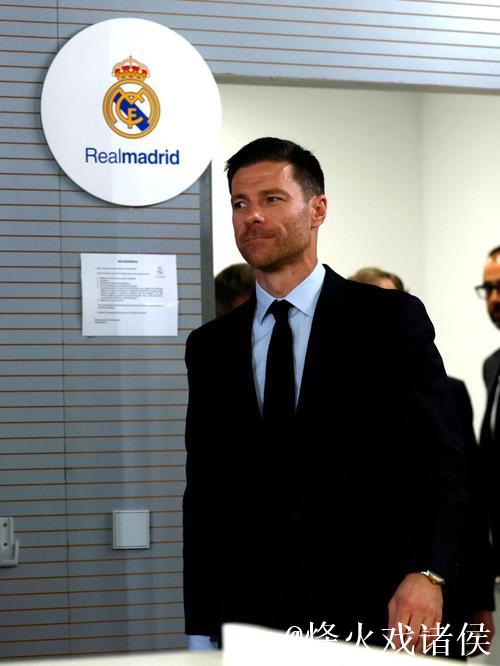 奥林匹亚科斯主帅:阿隆索需要时间;皇马有实力 奥林匹亚科斯主帅:阿隆索需要时间;皇马有实力