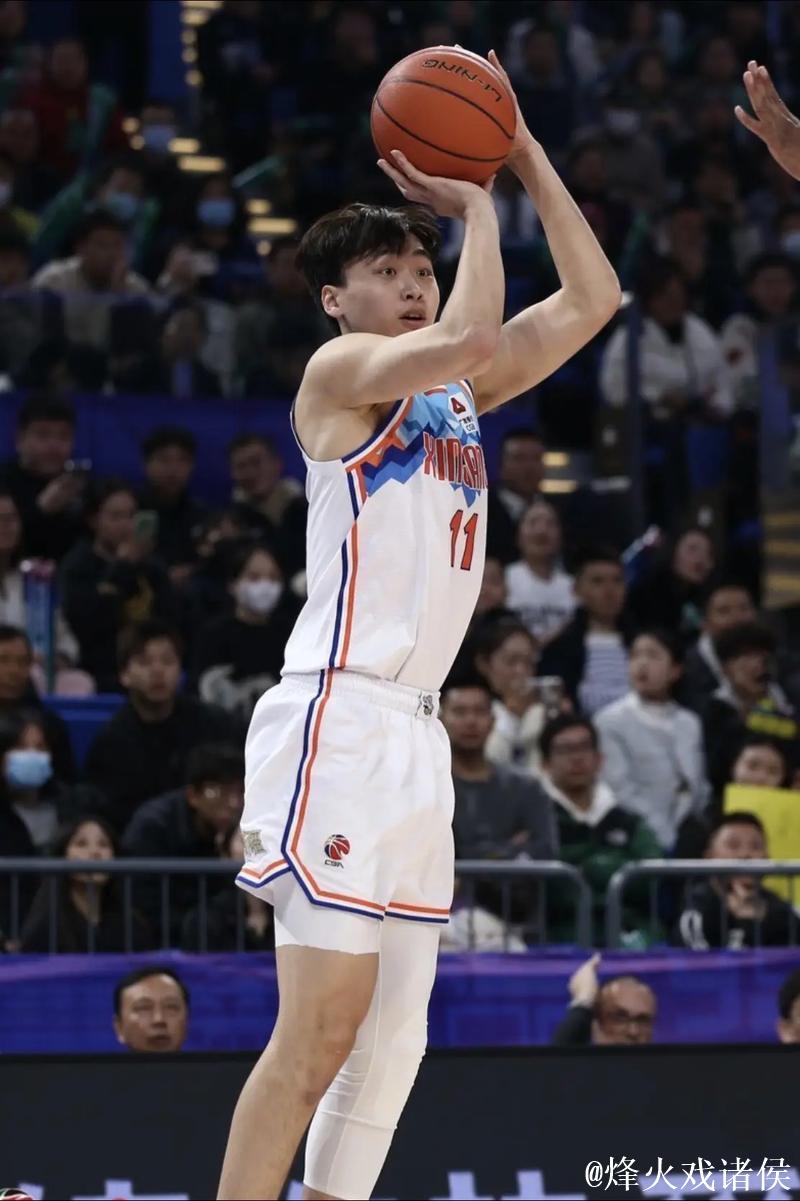 齐麟18分新疆击败江苏 皮特森28分劳森12+12